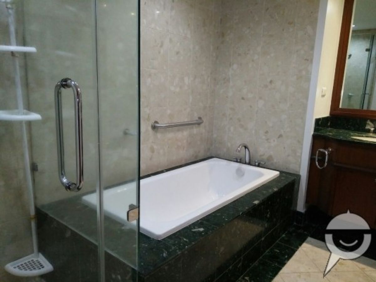 "3 BEDROOMS FOR RENT IN RIZAL TOWER,ROCKWELL, MAKATI CITY"08