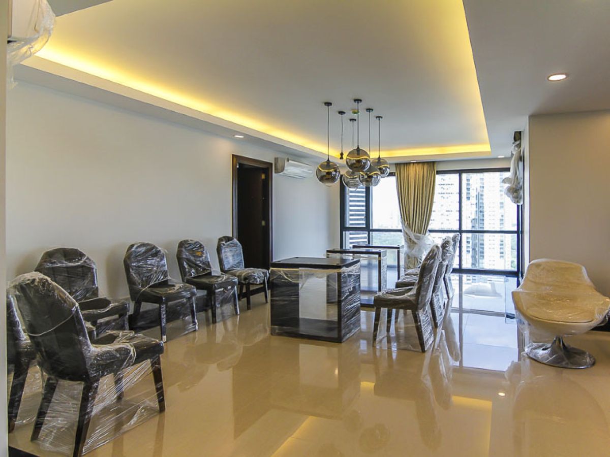 "Arya Residences, 3 Bedroom, Semi-furnished w Parking, 300sqm, BGC"09