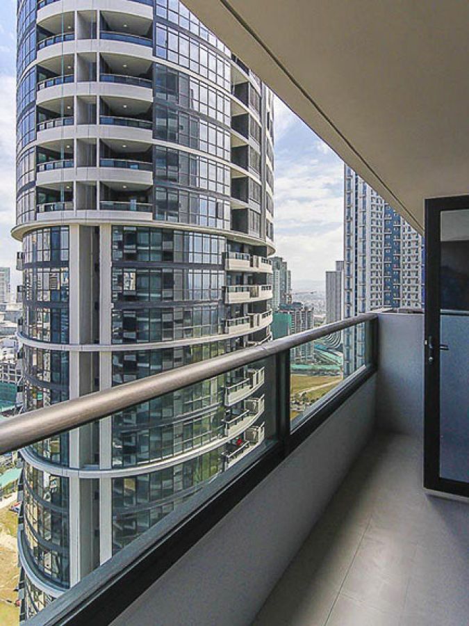 "Arya Residences, 3 Bedroom, Semi-furnished w Parking, 300sqm, BGC"10