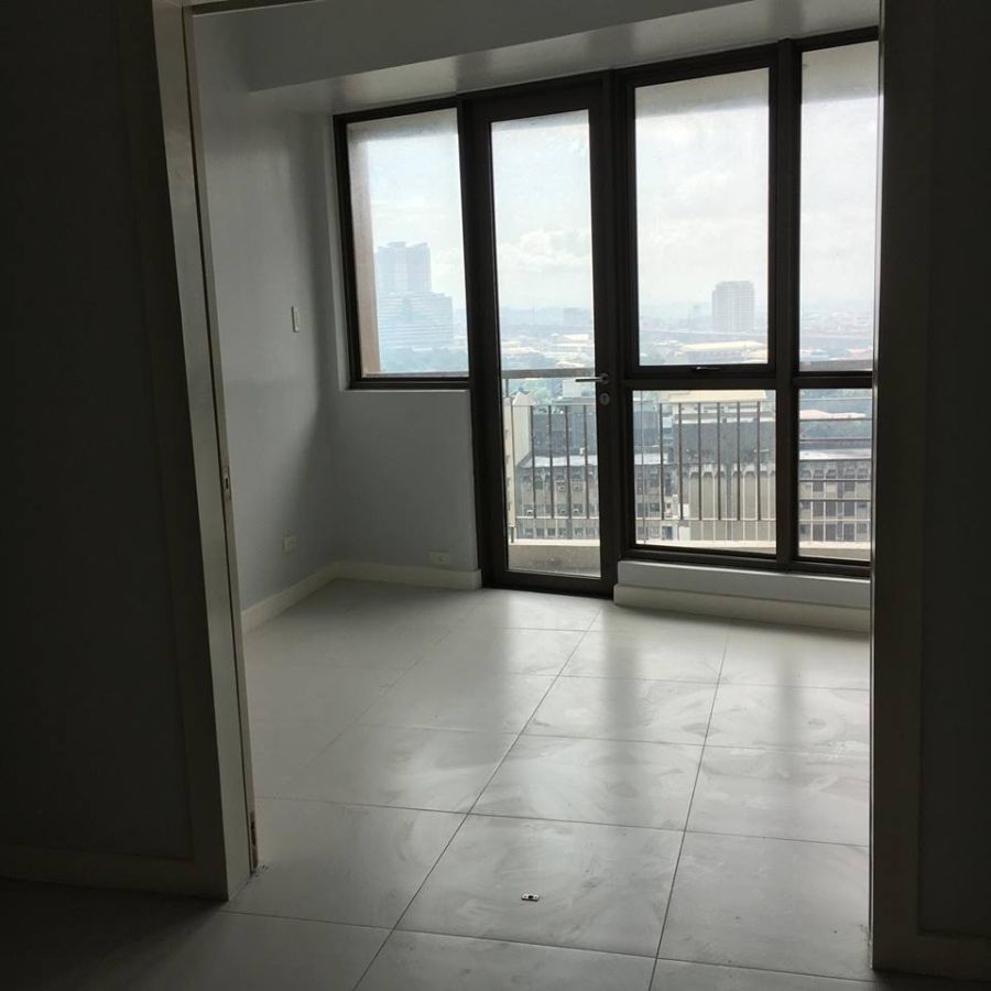 "KL Tower - 1 Bedroom, UnFurnished with Balcony, 40 sqm, Makati City"04