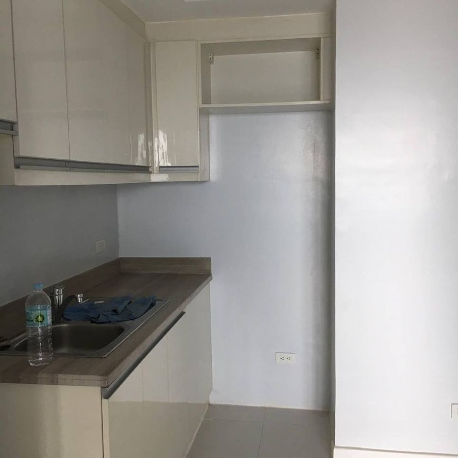 "KL Tower - 1 Bedroom, UnFurnished with Balcony, 40 sqm, Makati City"05