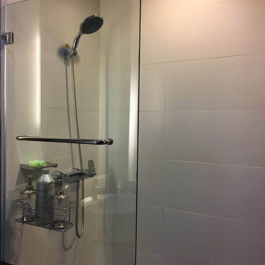 "KL Tower - Studio, Furnished with Balcony, 35 sqm, Makati City"06