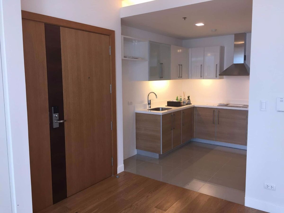 "1 Bedroom for rent in Makati, Park Terraces Point Tower"06