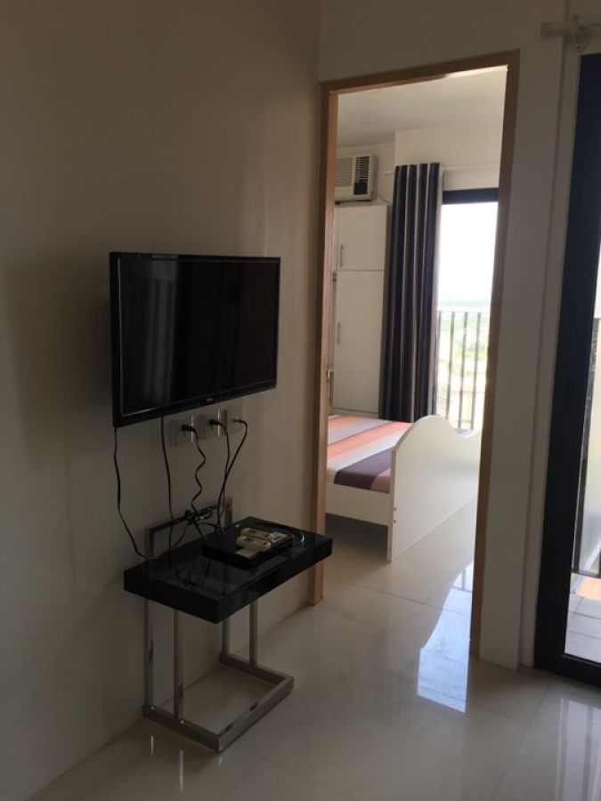 Fully Furnished 1BR Condo at Mabolo06