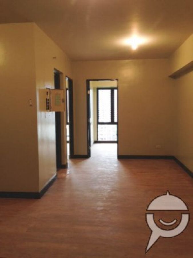 2BDR Condo with parking - Royal Palms02