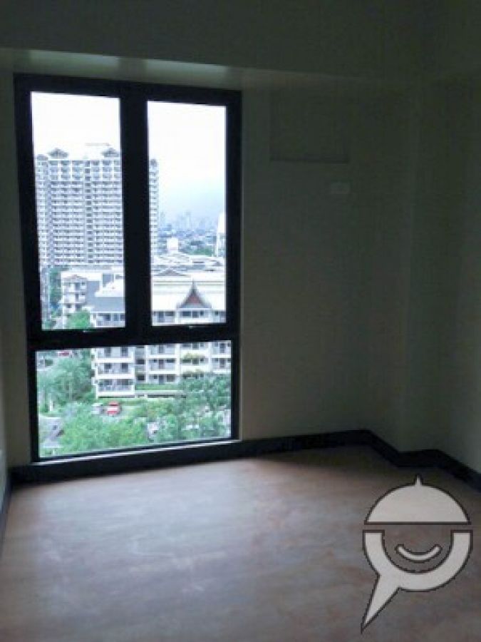 2BDR Condo with parking - Royal Palms04