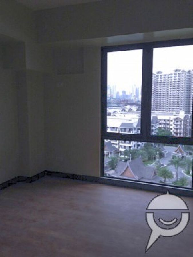 2BDR Condo with parking - Royal Palms05