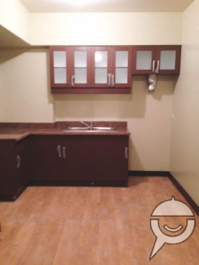 2BDR Condo with parking - Royal Palms06