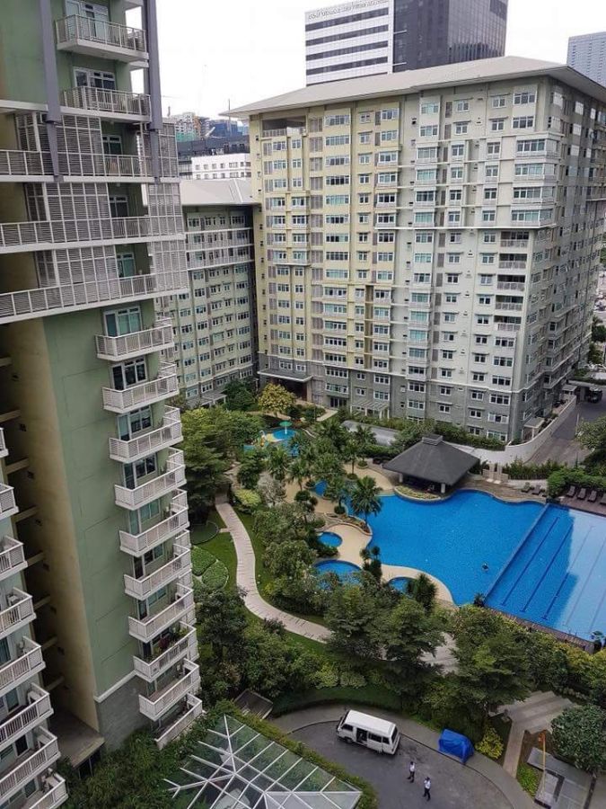 Serendra 1 Bedroom condo with parking for lease02