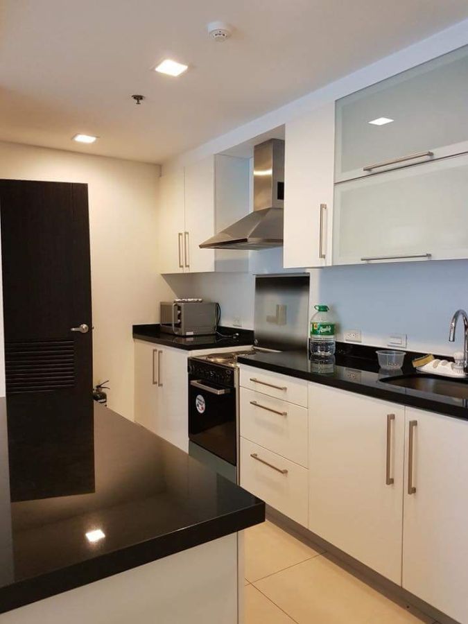 Serendra 1 Bedroom condo with parking for lease04
