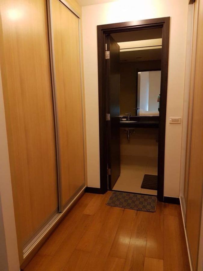 Serendra 1 Bedroom condo with parking for lease05