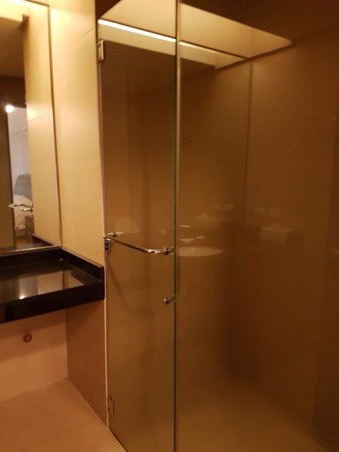 Serendra 1 Bedroom condo with parking for lease06