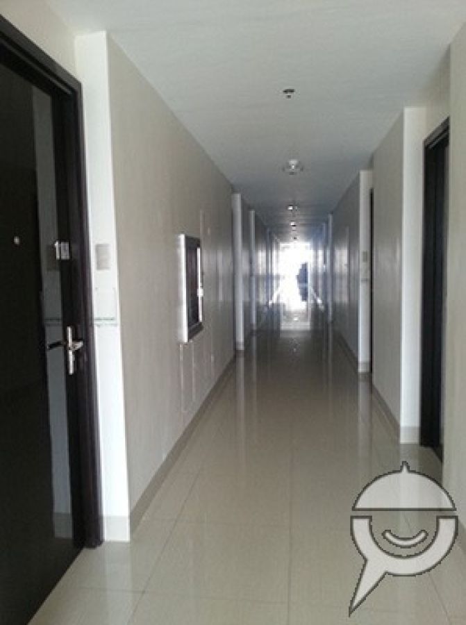 Semi-furnished studio unit with a nice view05