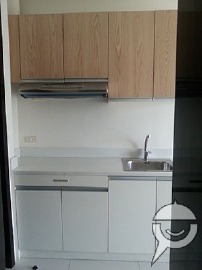 Semi-furnished studio unit with a nice view06