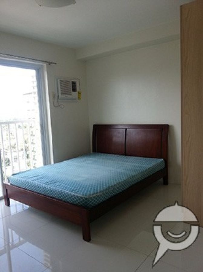Semi-furnished studio unit with a nice view07