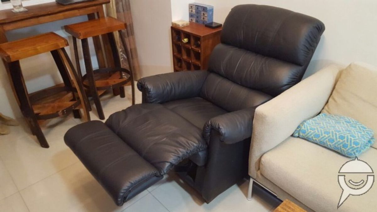 "1BR Unit in The Beacon Condominium, CBD Makati"08