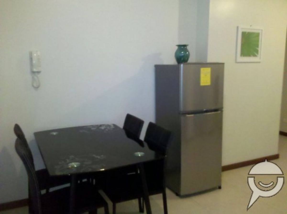 Cozy Fully Furnish 1BR at the heart Makati near Shopping Center03