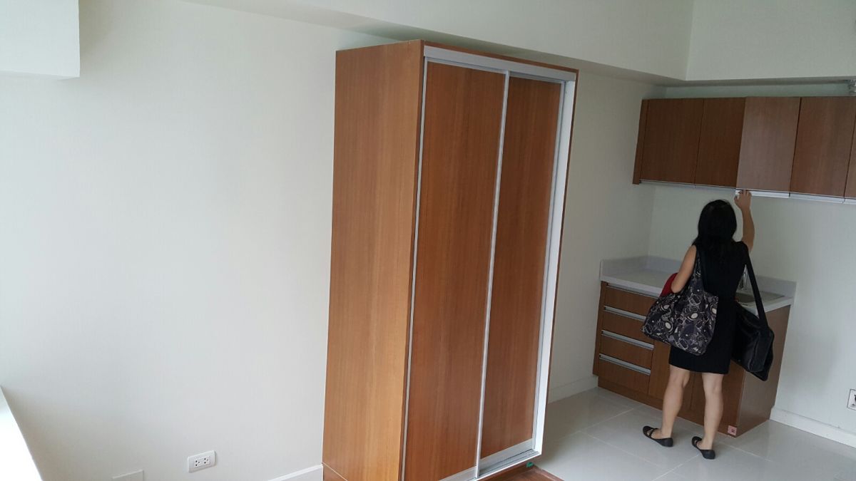 Condominium for rent Makati Ayala CBD Eton Tower Studio type02