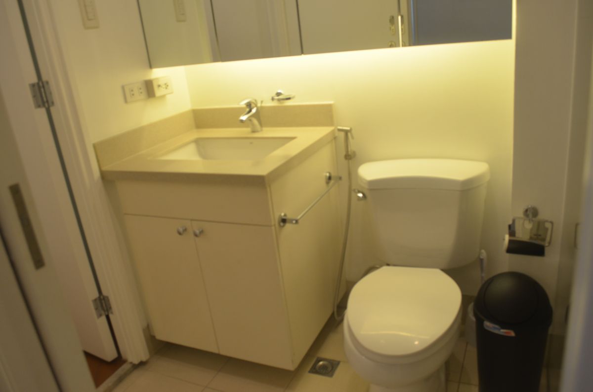 1 Bedroom for Lease in One Rockwell East Makati08