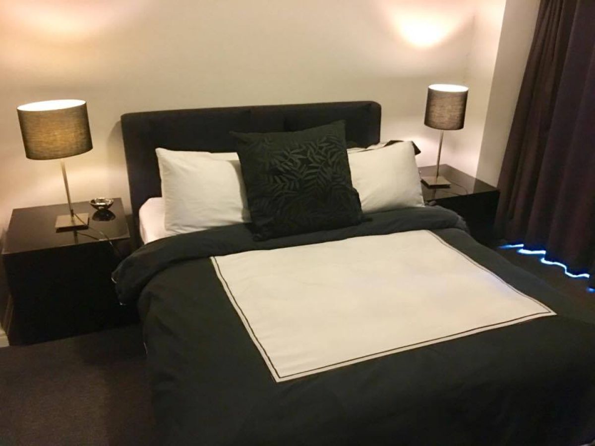 1 Bedroom for lease in One Rockwell East Makati02