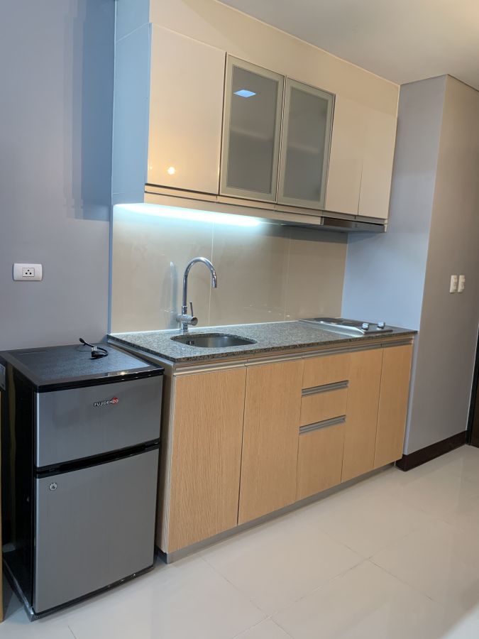 Fully Furnished Studio Unit for rent 31 sqm08