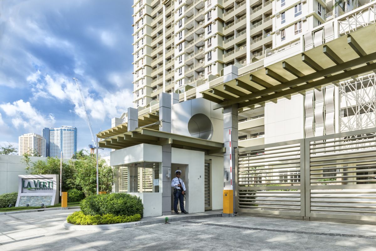 Studio for Rent in Pasay City facing Manila Bay near SM Mall of Asia04