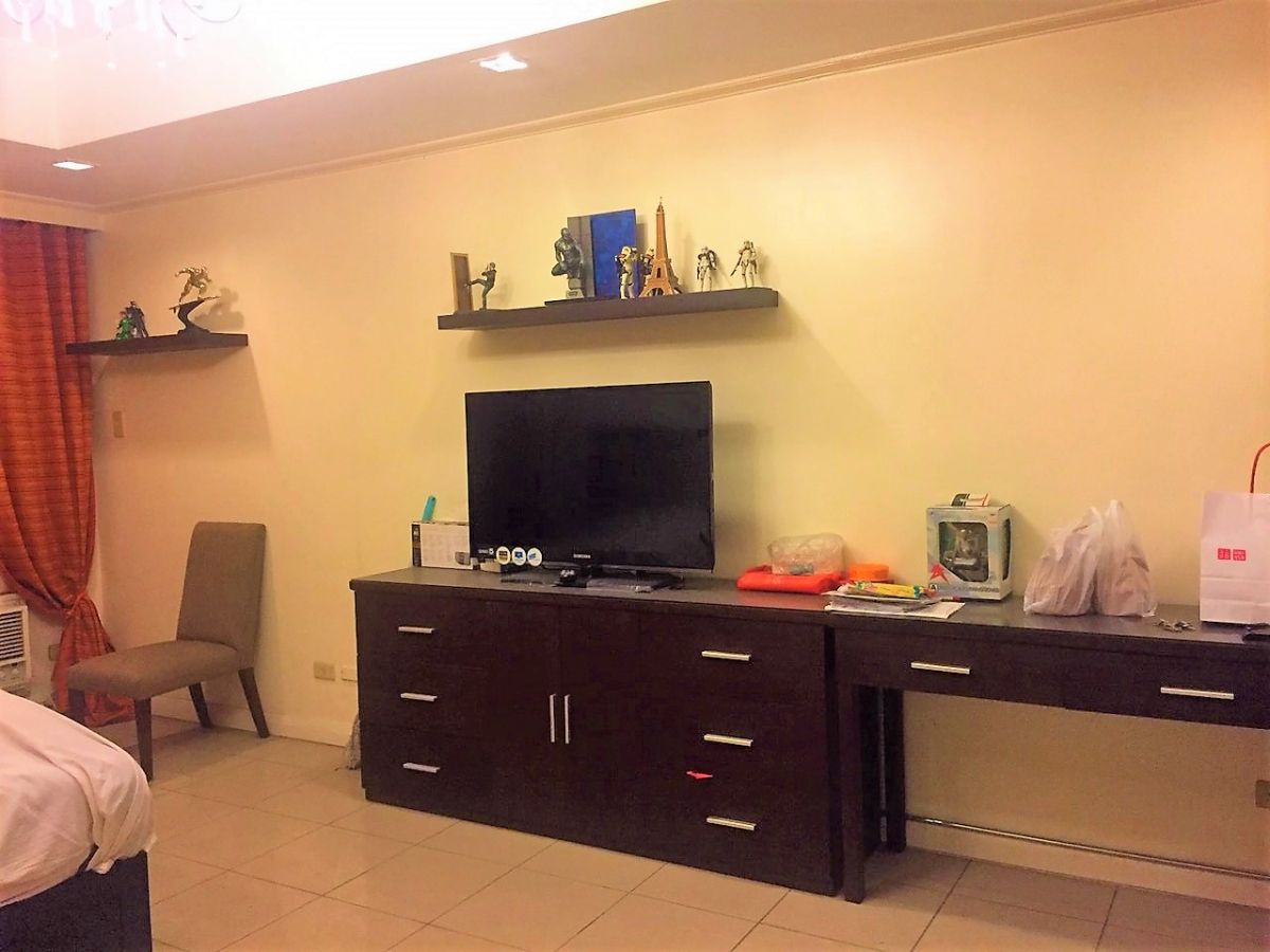 Robinson Place Furnished Studio right at the Mall Padre Faura St. Ermita03