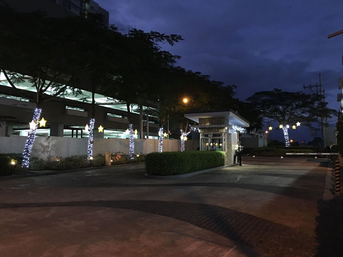 1 BR Furnished Condo near SM Fairview (Trees Residences)07