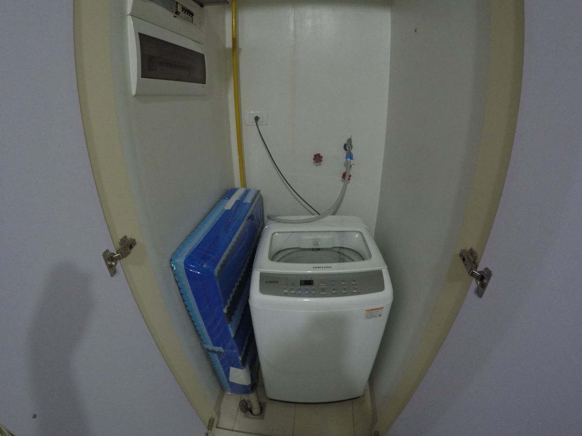 Studio Furnished Unit at Two Serendra Red Oak Tower Bonifacio Global City08