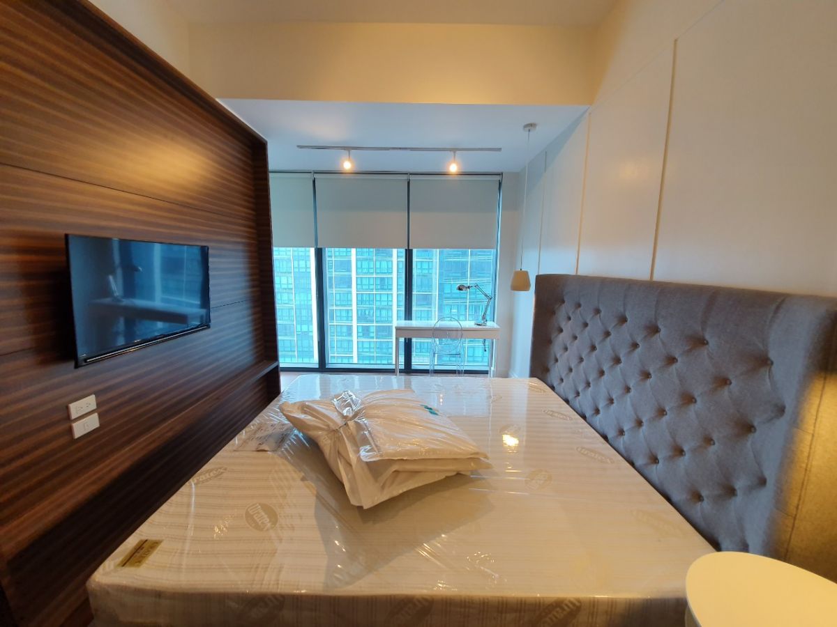 "Two bedroom unit in Grand Hyatt Residences, Taguig City"05