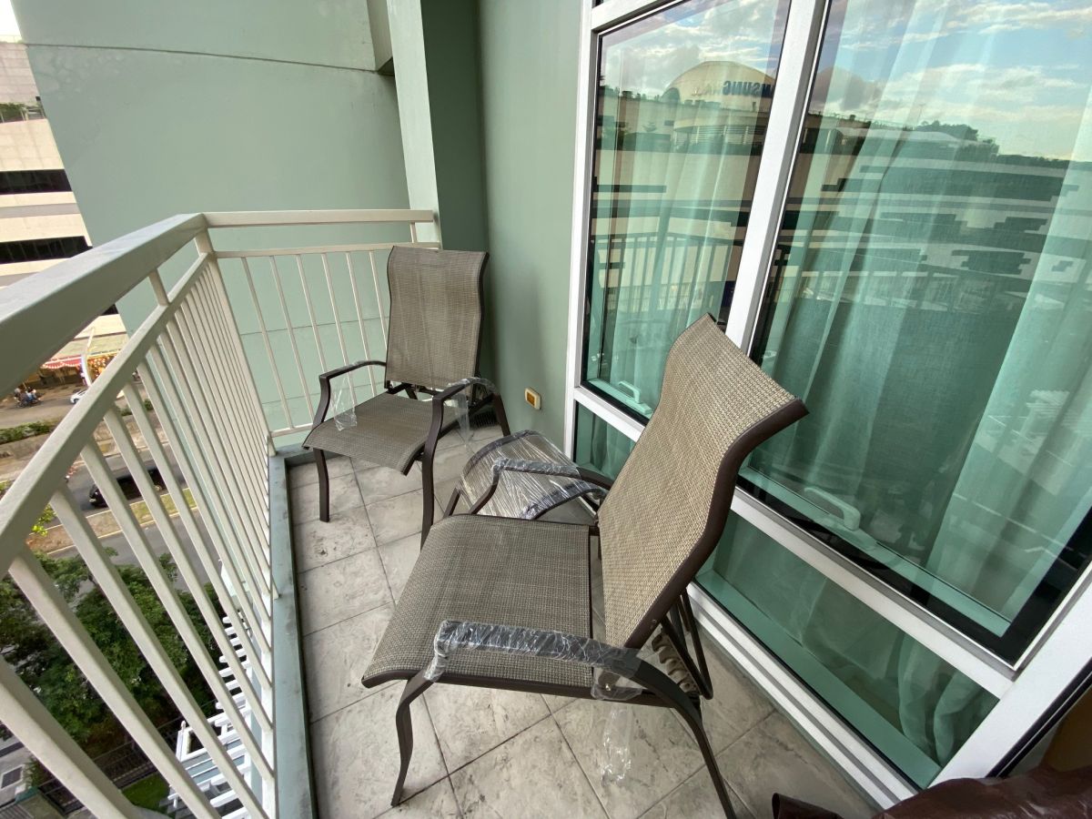 Brand New Studio Balcony Fort Bonifacio BGC Taguig Serendra04