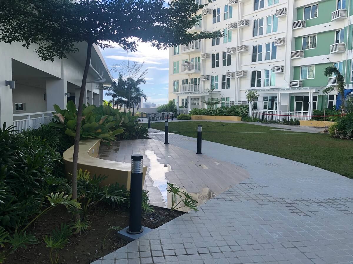 "For Rent Studio Unit with parking at Solinea Tower 3, Ayala Business Park"02