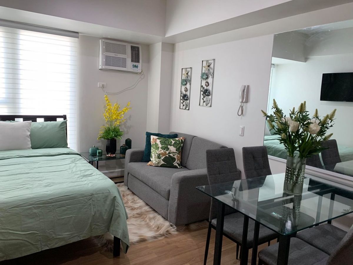 "For Rent Studio Unit with parking at Solinea Tower 3, Ayala Business Park"09