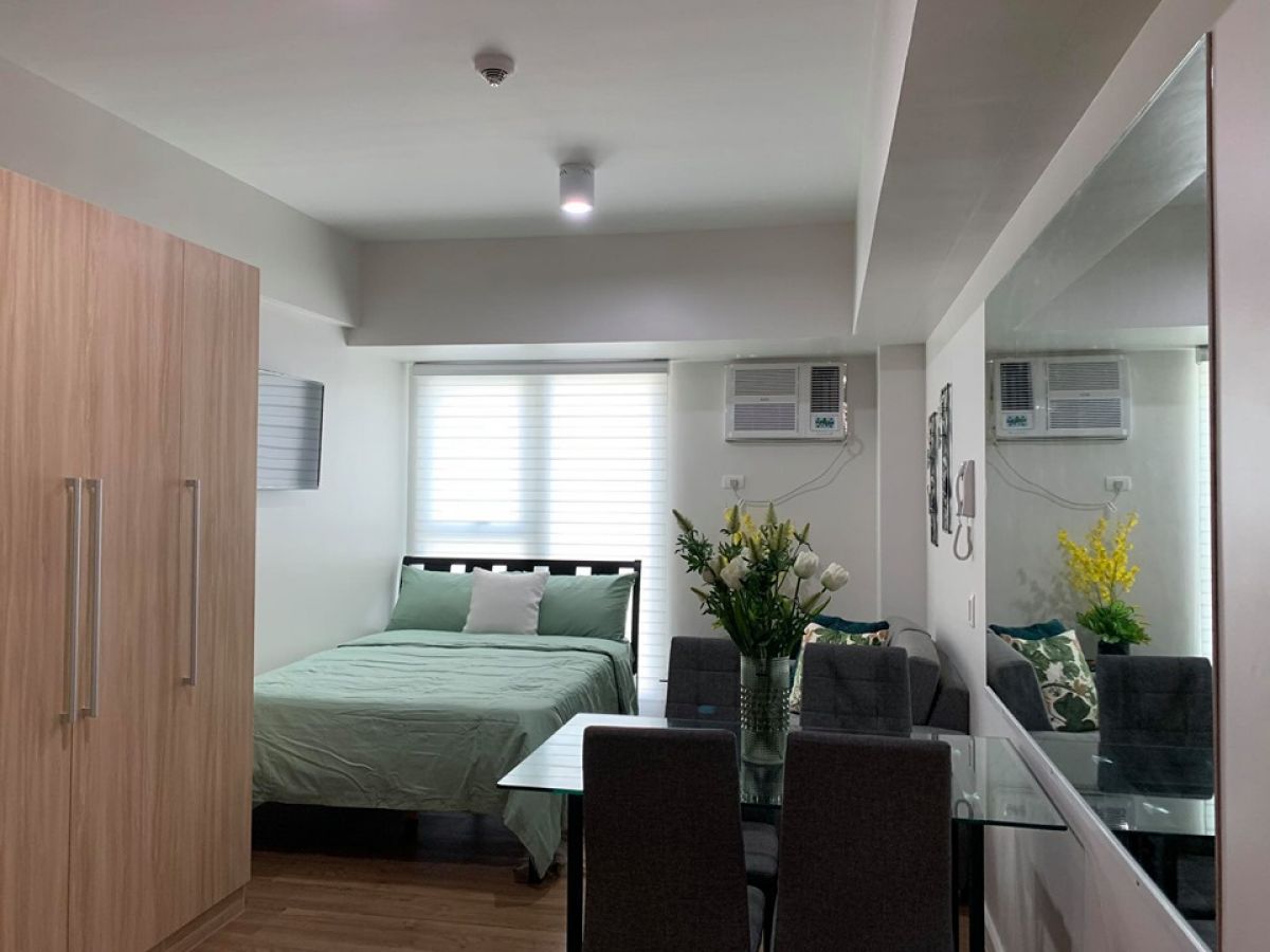 "For Rent Studio Unit with parking at Solinea Tower 3, Ayala Business Park"10