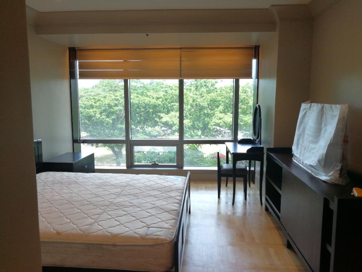 For Rent 2 Bedroom at One Mckinley Place BGC06