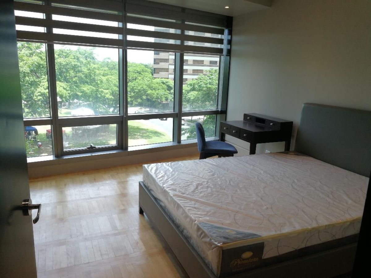 For Rent 2 Bedroom at One Mckinley Place BGC08