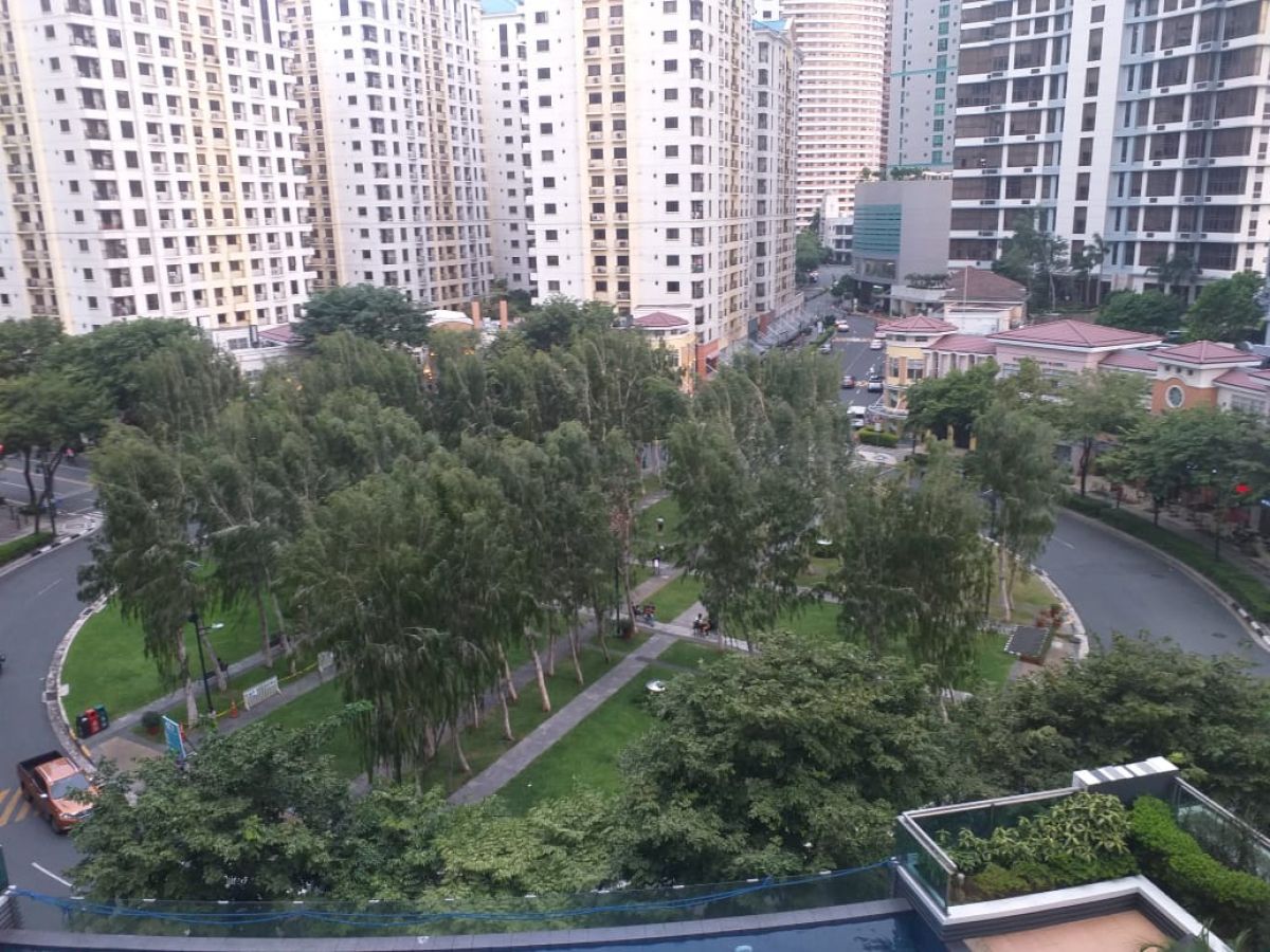 Fully Furnished Two Bedroom (2BR) Unit in Crescent Park Residences BGC06