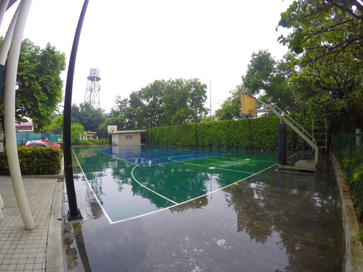 1BR Condominium Unit w/ Parking Slot for rent!06