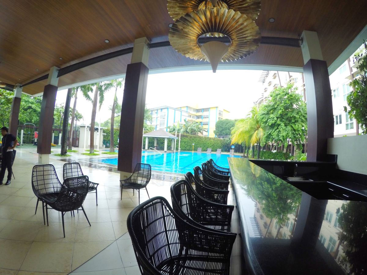 1BR Condominium Unit w/ Parking Slot for rent!07