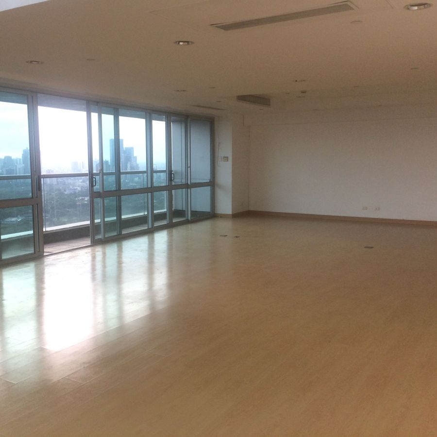 "4 Bedroom Condominium for Rent in Regent Parkway, Bonifacio Global City Taguig"05