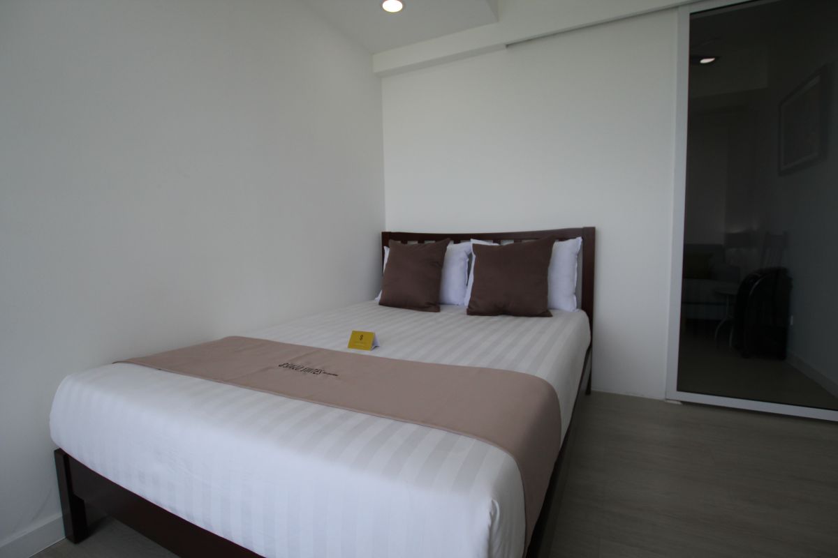 For Lease well maintained 2BR at Azure Residences in Bicutan Parañaque03