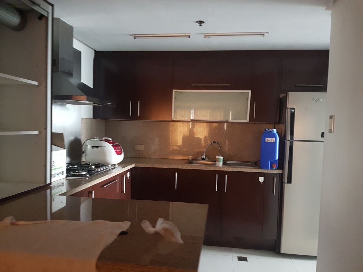 Spacious 2-bedroom unit Skyway Twin Tower for rent03