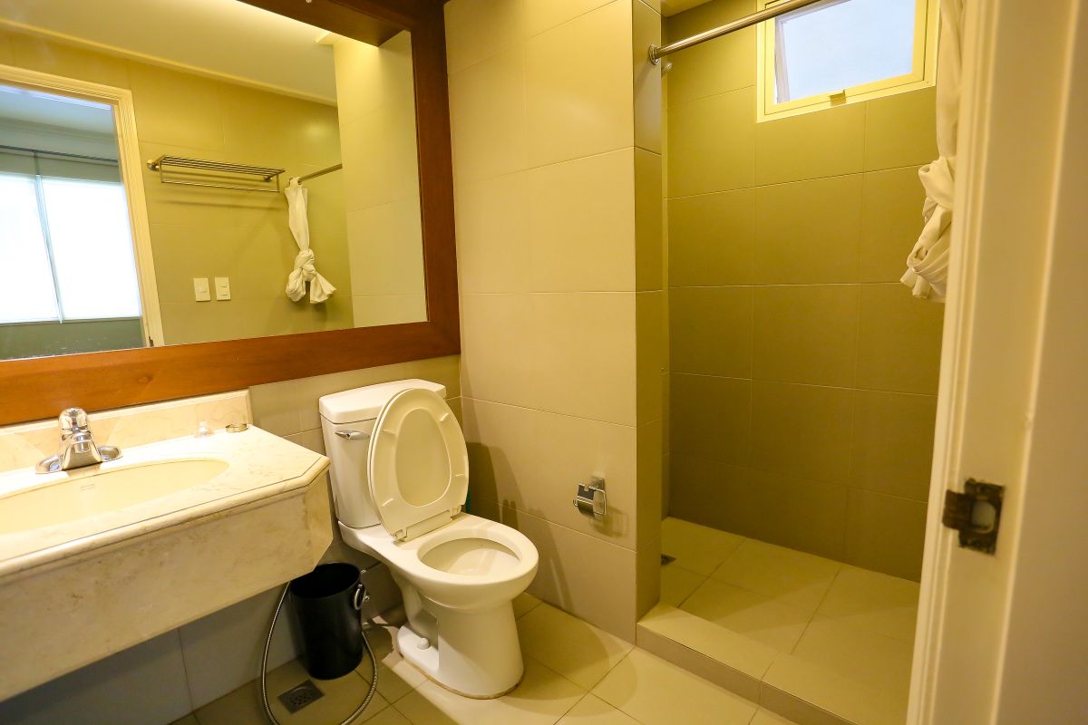 Three bedroom unit in Regency at Salcedo08