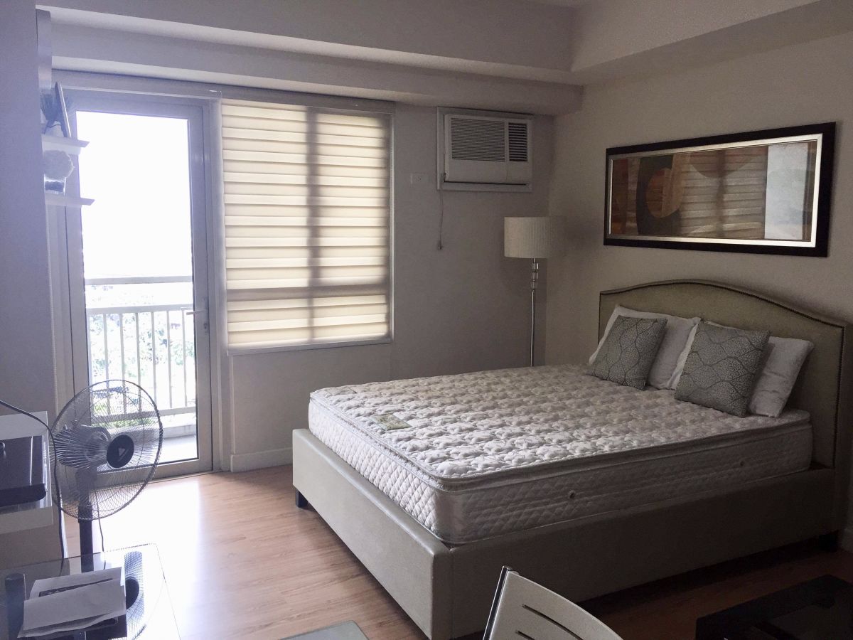 "Studio unit with balcony for Rent, The Grove by Rockwell"03