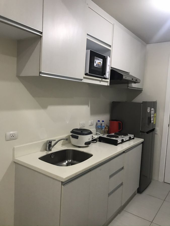 Fully Furnished Studio in across Shangri-la Plaza Mandaluyong04