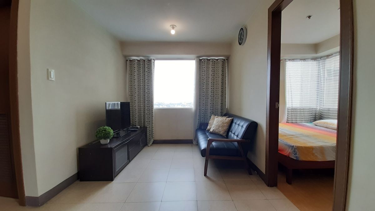Fully-furnished 2BR Ridgewood Towers BGC Taguig Corner Unit for Rent05