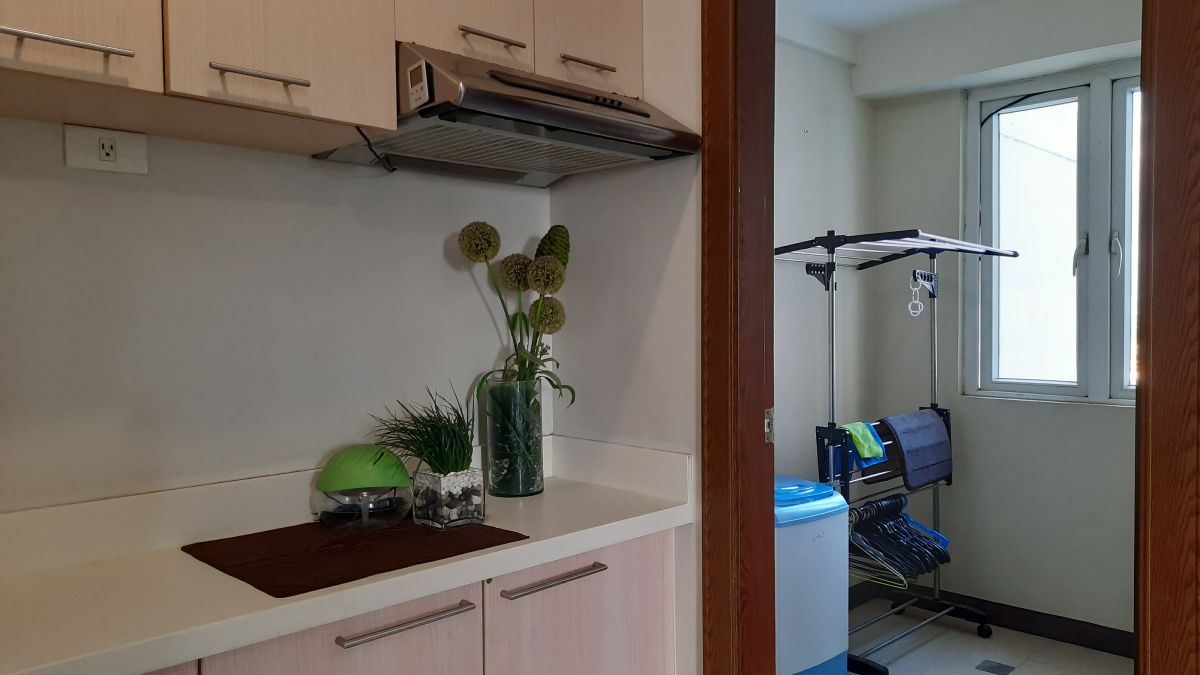 Fully-furnished 2BR Ridgewood Towers BGC Taguig Corner Unit for Rent07