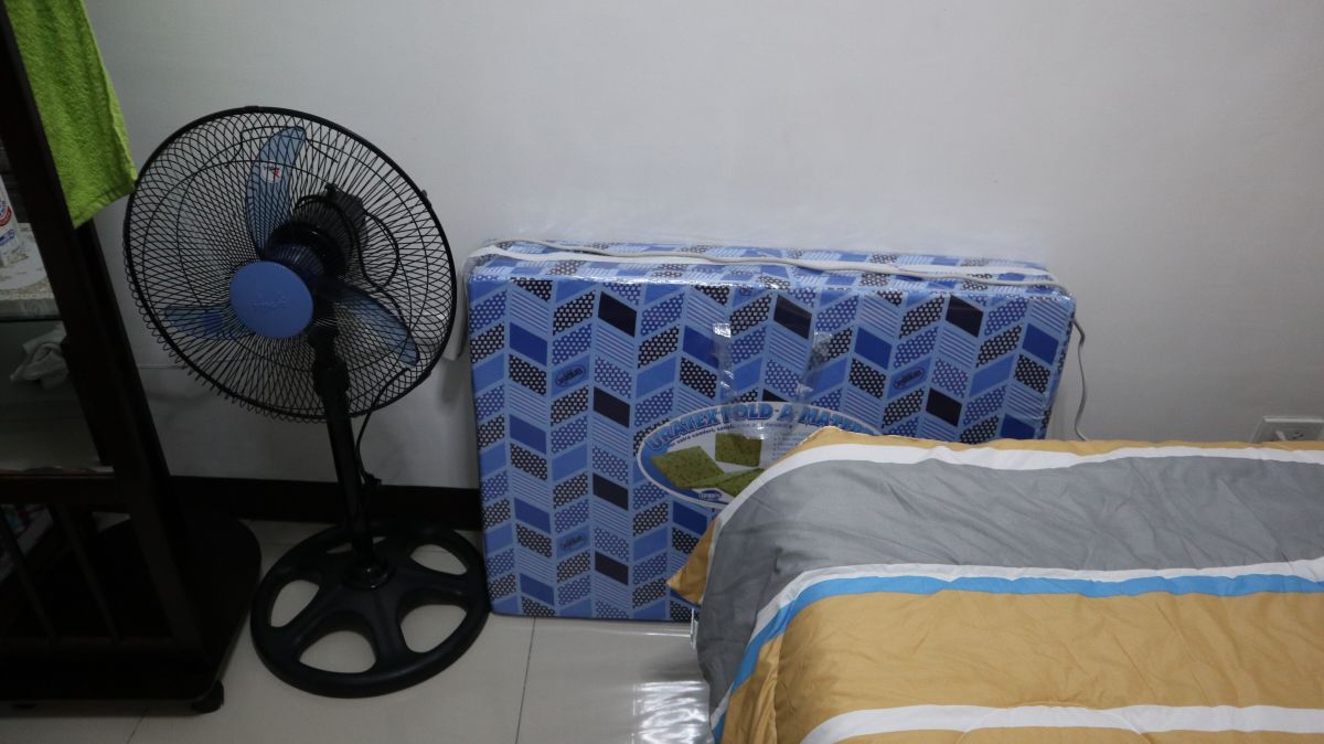 1 bedroom and 1 folding soft bed10