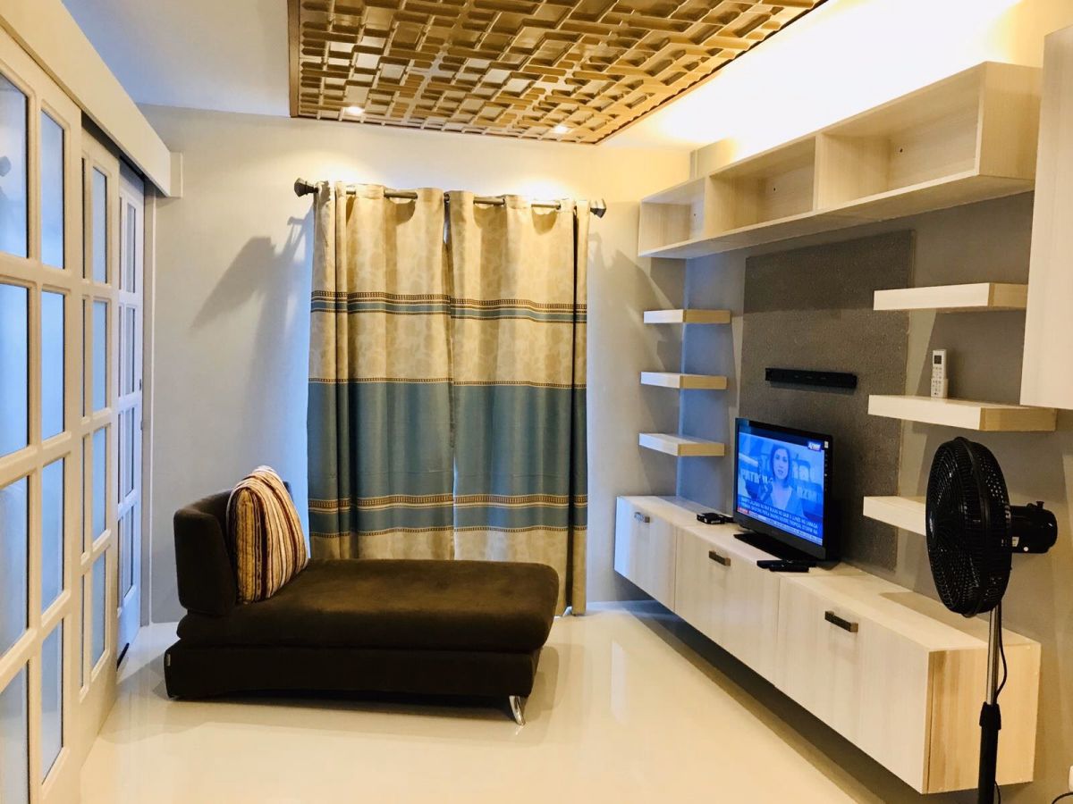Condo with swimming pool view balcony02