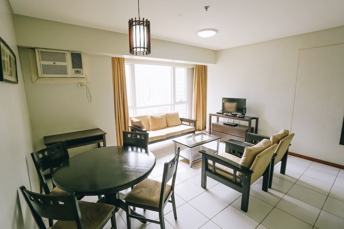 "Two bedroom unit in The Columns Ayala, along Ayala Avenue corner Buendia Avenue"02